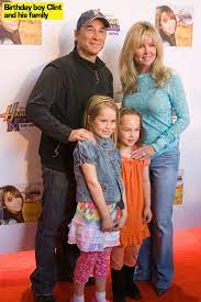 It was a new year's eve concert in 1990 that would ultimately change everything for lisa hartman black and clint black. Clint Black With Wife And His 2 Daughters Old Country Music Country Music Stars Country Music