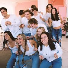 Updated May 12 2020 Move Over Team 10 We Ve Got A New House Filled With Viral Stars And It S Called The Hype House The Hype H In 2020 Friend Photoshoot Hype Celebs