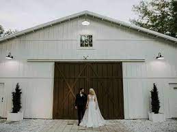 6 Rustic Barn Wedding Venues In Oregon Barn Wedding Venue Rustic Barn Barn Wedding