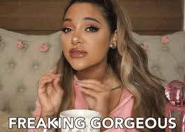 Todavía hermosa! La Sra. Parker, también conocida como Kathleen Bradley,  todavía tiene 74 años de edad😍🔥