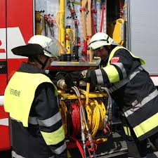 Despite of its economic importance, hallein has remained a significant travel destination. Giftgasalarm An Bayerns Grenze Ein Mitarbeiter Wohl Tot Firma Informiert Uber Unfall Bayern