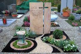 Grabgestaltung herbst ideen und viele grabbepflanzung beispiele und tipps. Graber Gestaltung Mit Kies Grabgestaltung Mit Kies Anleitung Garten Und Bauen Grabgestaltung Bepflanzung Grabgestaltung Mit Kies