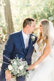 Pin By Bre Hermanson On Lukas Breanna 10 5 19 Wedding Dresses Barn Photography Wedding