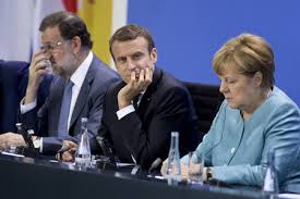 Image of Reuters Group plc Finance Director David Grigson (L) and Chief