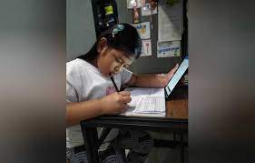 Kami menghabiskan liburan kami dengan quality time bersama keluarga di rumah. Libur Sekolah Berarti Tetap Belajar Di Rumah