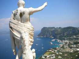 Capri is an island located in the tyrrhenian sea off the sorrento peninsula, on the south side of the gulf of naples in the campania region of italy. Meine Top 20 Ausflugsziele Auf Capri Holiday2be