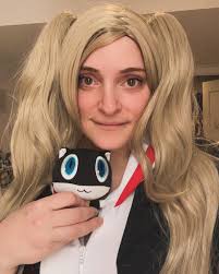 Me and Mona plus bonus my kitty Queen + Mona : r/Persona5