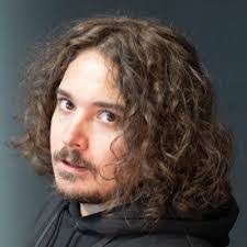 Tom Bee's Instagram, Twitter & Facebook