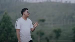 Happy asmara x denny caknan full album 2021 new single satru lagu jawa terbaru 2021 hits saat ini. Lirik Lagu Lengkap Titipane Gusti Denny Caknan Dan Terjemahannya