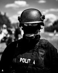 Politistul rutier are dreptul de a confisca. Legea Care Ii Face Pe PoliÈ›iÈ™ti Mai Puternici A Fost PromulgatÄƒ Ce Se IntamplÄƒ DacÄƒ DaÈ›i Muzica Prea Tare In CasÄƒ Ct100 Ro
