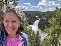 How to handle not inviting close friends to a baby shower?