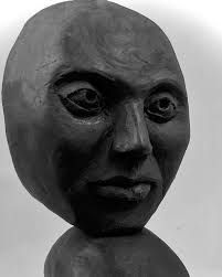 Dentro de nosotros existe algo que no tiene nombre, y eso es lo que  realmente somos, no somos seres de luz, somos oscuridad intentando dejar  entrar la luz por nuestros lados rotos"