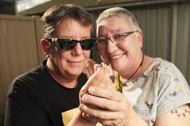 Same-sex couple keep their engagement ring after abuse from jeweller