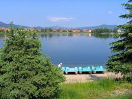 A fantasztikus természeti adottságokkal rendelkező omszki tó, vízi sport lehetőségekkel, az omszk wakeboard centrum és az 1750 m hosszú rekortán futópálya. Omszk To To Horgaszto Horgaszviz Reszletes Adatai