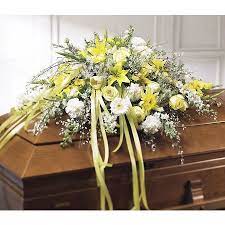 Roses, lilies, carnations, gerberas and. Fresh Casket Sprays Funeral Casket Arrangements For Memorial Services Kremp Com