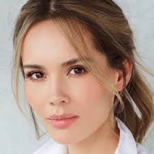 Sandra Burr's Instagram, Twitter & Facebook