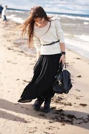 Black And White Maxi Skirt Outfit Maxi Skirt At The Seaisde Maxi Skirt Outfits Simple Outfits Stylish Fashion