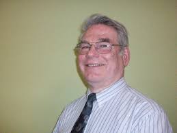 I just joined this site for CT folks and it has great posts, great ideas...  Nancy Lemont . . . Amy Newberg . . . Hal Smith . . . Ben Franco . . .  Helaine Qasim . . .  https://www.facebook.com/groups/communitytheatreresourcegroup