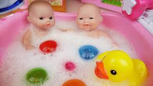 American baby doll bath routine in cute little pink bathtub kids video. Baby Doll Bath And Surprise Eggs Toys Play Youtube