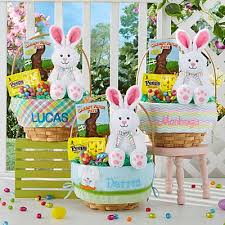 Easter is almost here, and as much as we love the holiday, it can definitely involve lots of brainstorming, planning, and improvising, especially when it comes to making a creative easter basket. Personalized Easter Baskets Personal Creations
