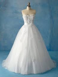 Snow White Wedding Dress Alfred Angelo He Literally Designs Dresses Based On Disney Disney Princess Wedding Dresses Disney Wedding Dresses Snow White Wedding