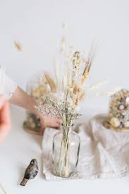 We teach you how to dry flowers 4 different ways and include dried flower decor ideas. Pin By Fevi On Dried Floral Arrangements Home Decor Dried Flowers Wedding Dried Flower Bouquet Dried Flowers