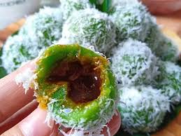 Camilan tradisional khas indonesia ini punya sejarah menarik untuk disimak. Kelepon Dianggap Tidak Islami Tapi Ternyata Sarat Makna Jernih Co
