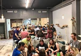 Le mal de mer existe sur terre vision troublée, puis eau qui coule esprit bien flou, et vie sans goût un bras meurtrit sans aucun bruit sang qui s'enfuit toutes les nuits plus de tendresse, aucune adresse sourire bien triste, noir qui persiste un point au cœur. Les Internautes Sont En Amour Avec Cet Homme Qui Fait Du Benevolat Et Fait La Sieste Avec Des Chats Dans Un Refuge Tous Les Jours Ipnoze