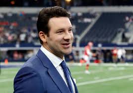 Report: Tony Romo's Broadcasting Style Forced CBS To Attempt 'Intervention'  in 2022