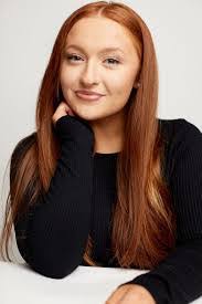 Emma Burge's Instagram, Twitter & Facebook