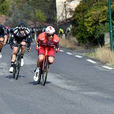 Maybe you would like to learn more about one of these? Le Peloton Divise Apres L Interdiction Par L Uci De La Position Aerodynamique De Descente Dite Mohoric