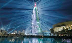 برج خليفة يدخل غينس بأضخم عرض ليزر أبهر العالم خطفت الإمارات أبصار العالم مجددا في احتفالية Light Up 2018 التي نظمتها إ Statue Landmarks Statue Of Liberty