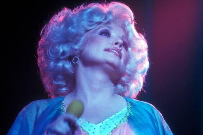 Dolly Parton: sáu thập niên sống - viết và cho đi | Câu chuyện nghệ thuật | Tạp chí Sông Lam
