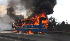 Conoce la oferta de canales nacionales, internacionales y premium que la tv digital interactiva etb tiene para ti en bogotá. Incendio Reduce A Cenizas Un Bus Del Sitp En Bogota