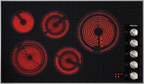 Induction cooktop with onset controls in maximum width for the ultimate in cooking and user convenience. Miele Cooktops
