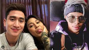 Aurel saat itu didampingi oleh sang ayah anang hermansyah dan dua ibunya yaitu krisdayanti dan ashanty. Diminta Pilih Atta Halilintar Atau Verrell Bramasta Ini Jawaban Aurel Hermansyah Showbiz Liputan6 Com