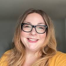 Desiree Olson's Instagram, Twitter & Facebook