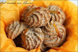 Petits fours aux amandes, amandes, pommes de terre, petit four amande pommes de terre, gouter, gateau de l'aid, gateau economoique, cacao, pignon de pin Petits Fours Aux Noisettes Samia