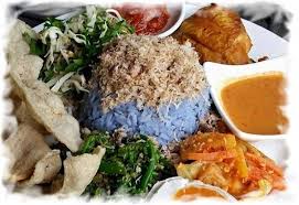 Nasi kerabu dibuat daripada pelbagai jenis ulam ulaman dan dimakan bersama budu, sambal. Resepi Nasi Kerabu Mudah Dan Sedap Menyelerakan Kongsi Aneka Resepi