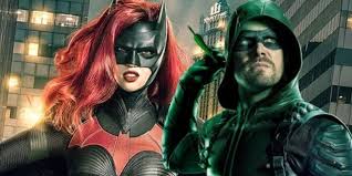 Airs sundays 8/7c stream next day free only on the cw! Guggenheim Piensa Que Batwoman Esta Tomando El Manto De Flecha La Neta Neta