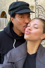 Lionel Richie shares a photo with his sister