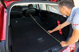 La nouvelle ford focus sw gagne en fiabilité et s'adresse à une clientèle familiale, en quête d'un break 5 portes qui sait tout faire à un tarif abordable, et avec côté volume de coffre, ce sont jusqu'à 1502 litres (grâce à une excellente modularité) qui attendent toutes les affaires de ses passagers. Essai Ford Focus Sw 2018 Le Test Du Nouveau Break Focus