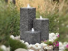 fontaines siena en granit siena avec eclairage led almateon fontaine de jardin caracteristiques d eau de jardin fontaine de jardin moderne