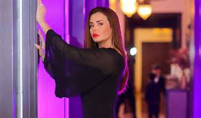 التي يبحث عنها عدد كبير جدا من الأشخاص الراغبين في التعرف على كافة المعلومات الخاصة بها مثل حياتها الشخصية ومسيرتها الفنية وزواجها وكافة المعلومات الأخرى عنها، وذلك بعد ازدياد عمليات البحث. Ø¥ÙŠÙ…ÙŠ Ø³Ø§Ù„Ù… Ø¨Ø¹Ø¯ Ù‡Ø¬ÙˆÙ…Ù‡Ø§ Ø¹Ù„Ù‰ Ø§Ù„Ù…Ø®Ø±Ø¬ Ù…Ø­Ù…Ø¯ Ø³Ø§Ù…ÙŠ Ù…Ø´ Ø¨Ø§Ù‚ÙŠØ© Ø¹Ù„Ù‰ Ø­Ø§Ø¬Ø© ÙÙŠ Ø­ÙŠØ§ØªÙŠ Ø®Ø¨Ø± ÙÙŠ Ø§Ù„ÙÙ†