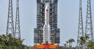 O foguete chinês foi utilizado no lançamento de um módulo que marca o início do plano de pequim, de construção de uma estação espacial que deve ficar completa no fim de 2022.foguete chinês descontrolado cairá na terra nos próximos dias. 3riq5cgqgnanam