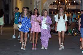 La Reina Letizia, la Princesa Leonor y la Infanta Sofía: Noche de chicas  con Doña Sofía en Palma