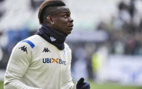 Mario balotelli barwuah (italian pronunciation: Vom Arbeitsamt In Die Serie B Mario Balotelli Ist Zuruck Sportwette Net