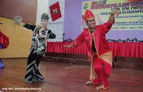 Mengatakan bahawa tarian zapin ini berasal dari tanah arab yang dibawa ke semenanjung malaysia. Tarian Igal Igal Selit Wang Di Jari Penari Kata Malaysia