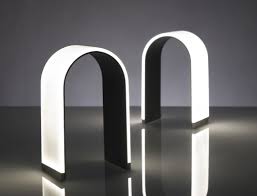 The Mr N Table Lamp By Koncept Inc Is So Minimal It S Amazing At Just 7mm Thick And 190mm Tall This Bent Lampe De Table Moderne Lampes De Table Ruban Led