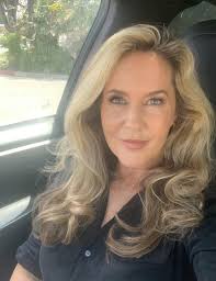 The next 30 days is FULL of travel, family and work. I'm ready! ❤️